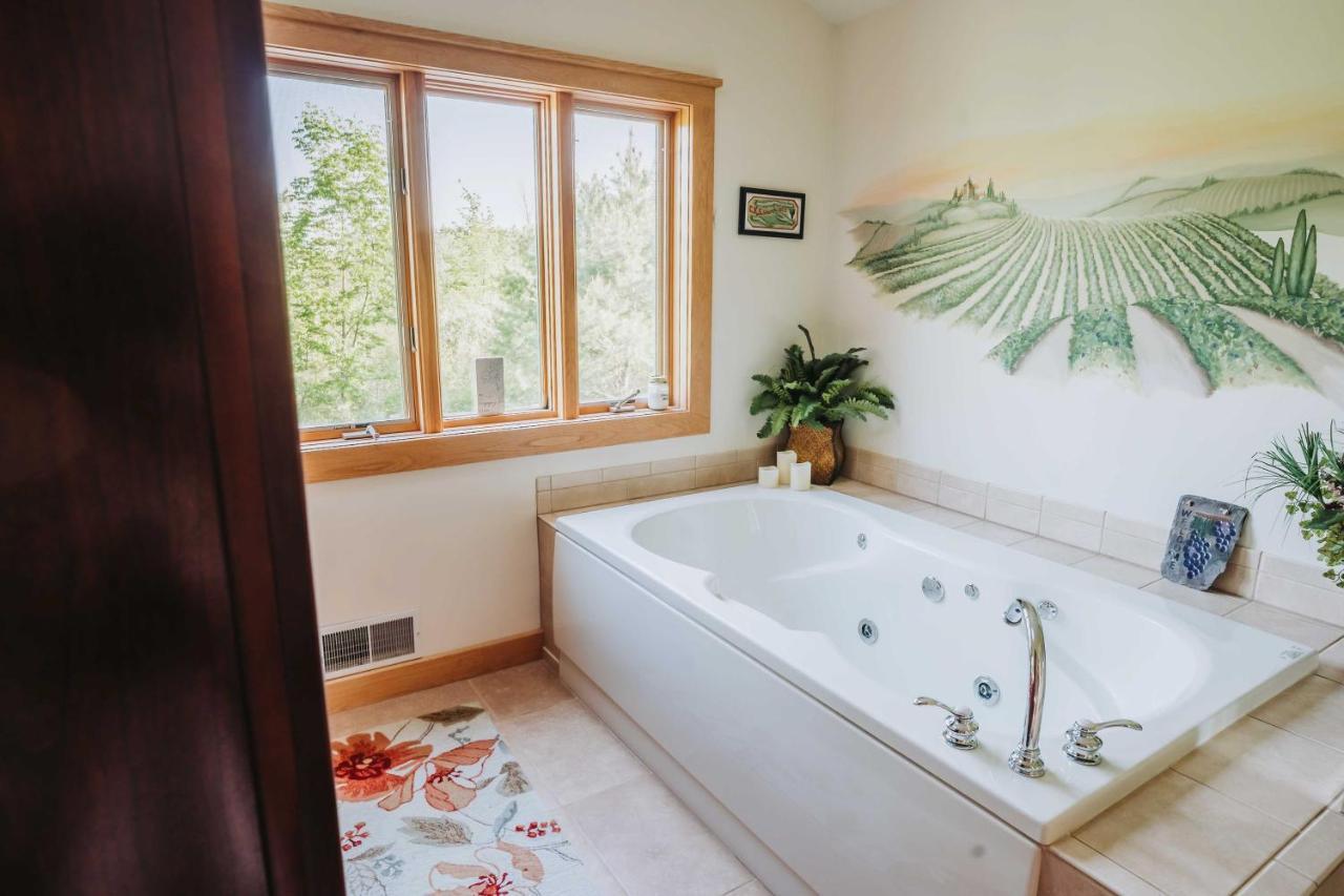 Lake-View Home With Pool In Hammondsport! Eksteriør bilde